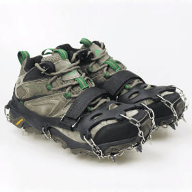 1 pair Outdoor ice claw anti slip shoe cover hiking shoe nail chain stainless steel anti slip snow climbing anti fall shoe nail chain (Color: Black, size: 19 teeth-M)